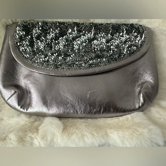 Vintage Glitz & Glam Metallic Silver Sequin Clutch - Picture 8 of 17